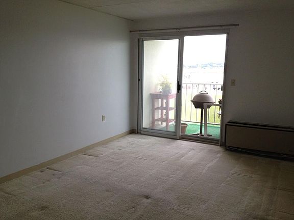 5th image of 200 Cove Way Unit 303
