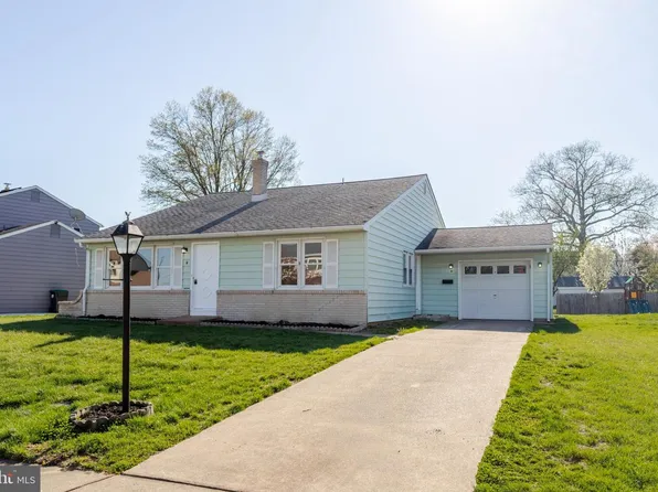 6 Yeates Dr, New Castle, DE 19720