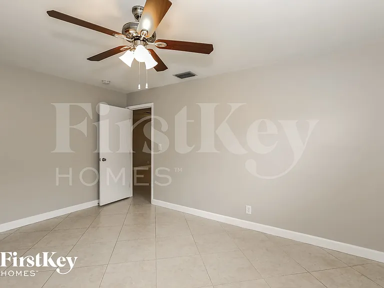2200 N 55th Ave — Photo 10