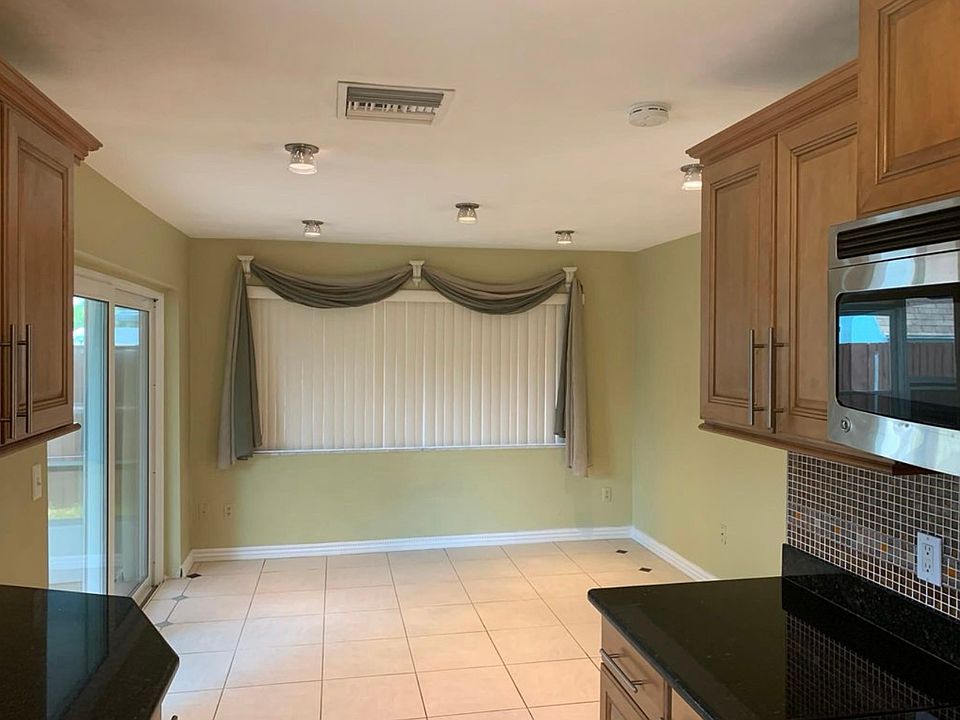 1st image of 586 E Lake Dr