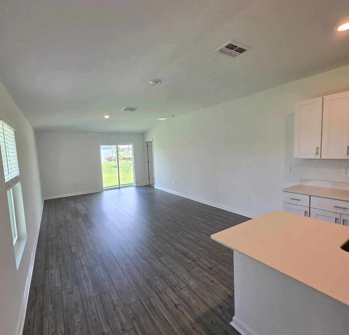 3 bed, 1429 sqft, $1,899 — Photo 4