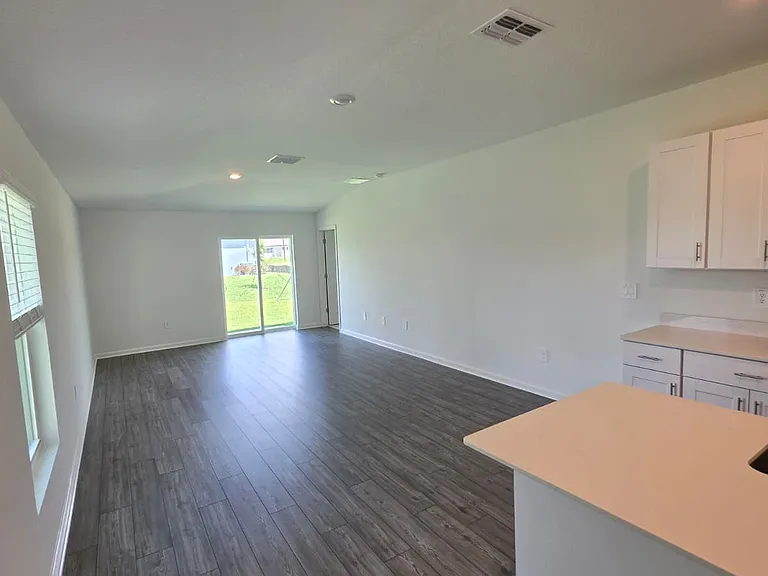 3739 NE 32nd Ct — Photo 5