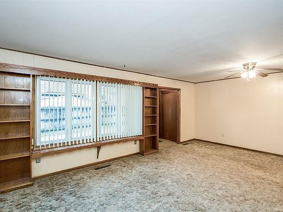 4th image of 113 N 4th Ave