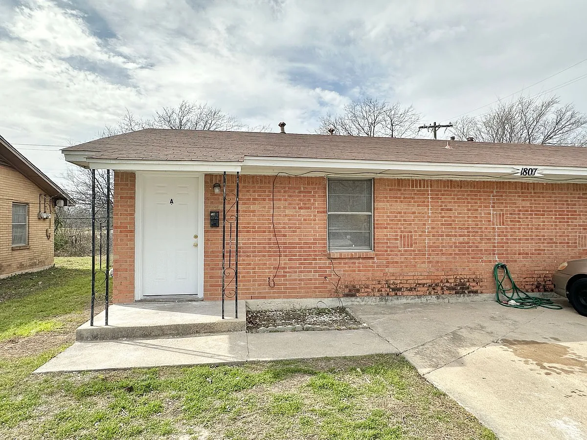Building Photo - 1807 N Ws Young Dr
