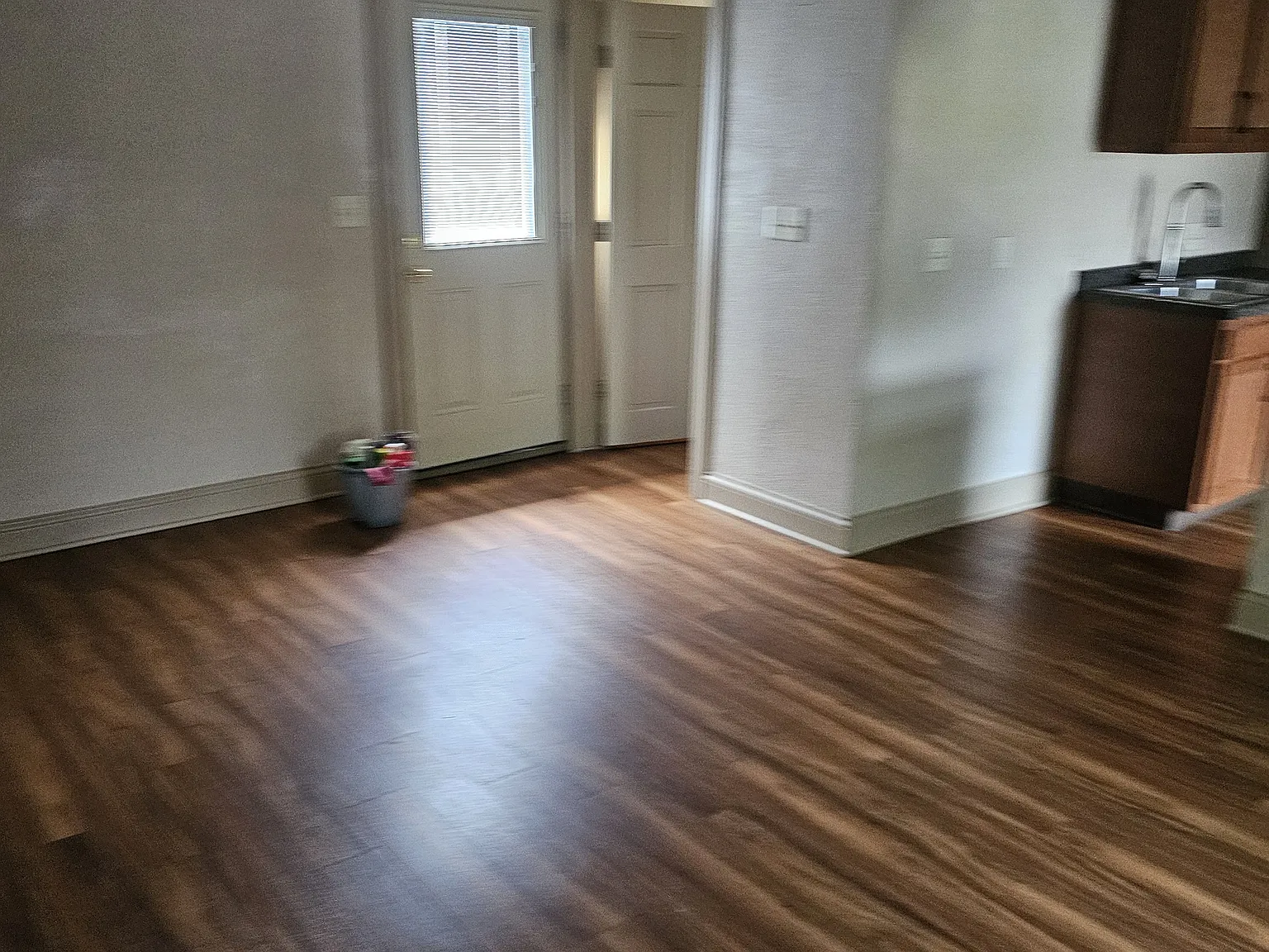 4 bed, 4000 sqft, $1,900 — Photo 3