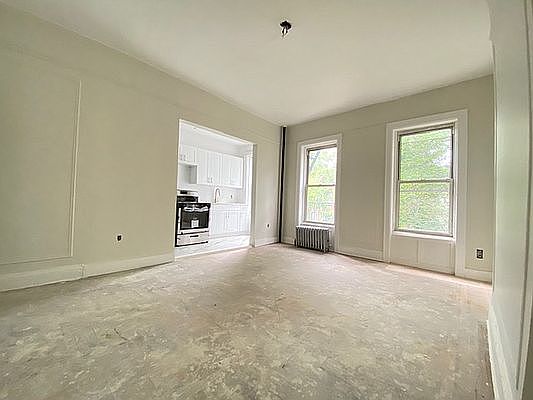 2nd image of 182 Vernon Ave APT 4A