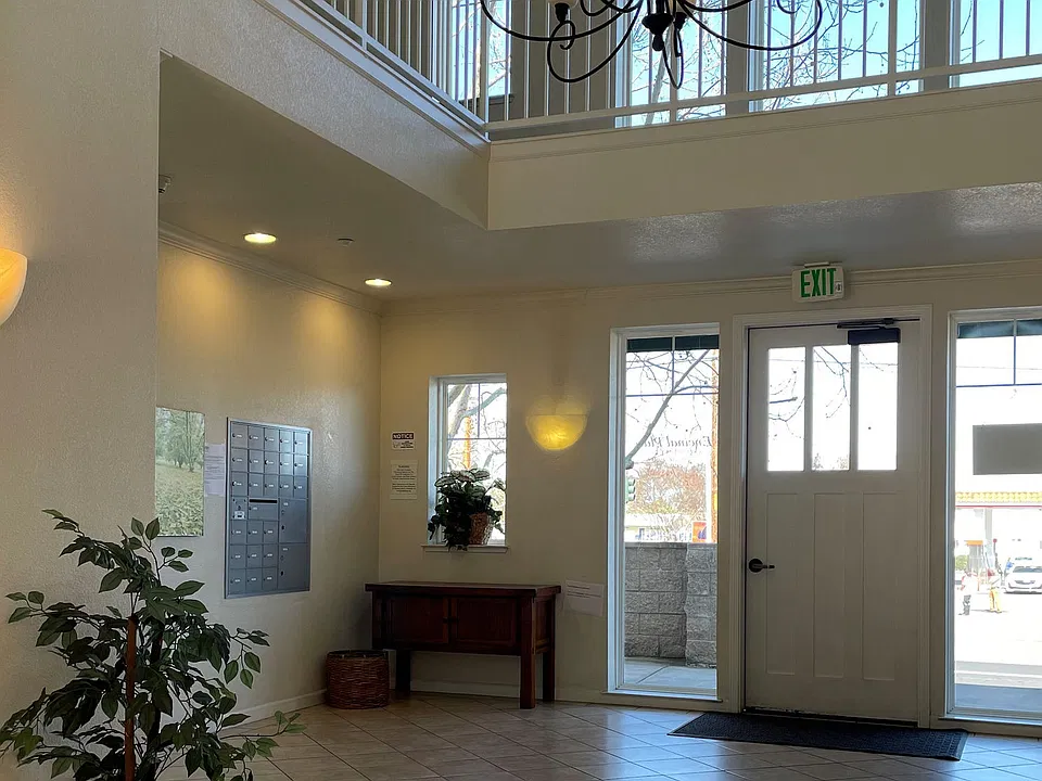604 S Fair Oaks Ave
