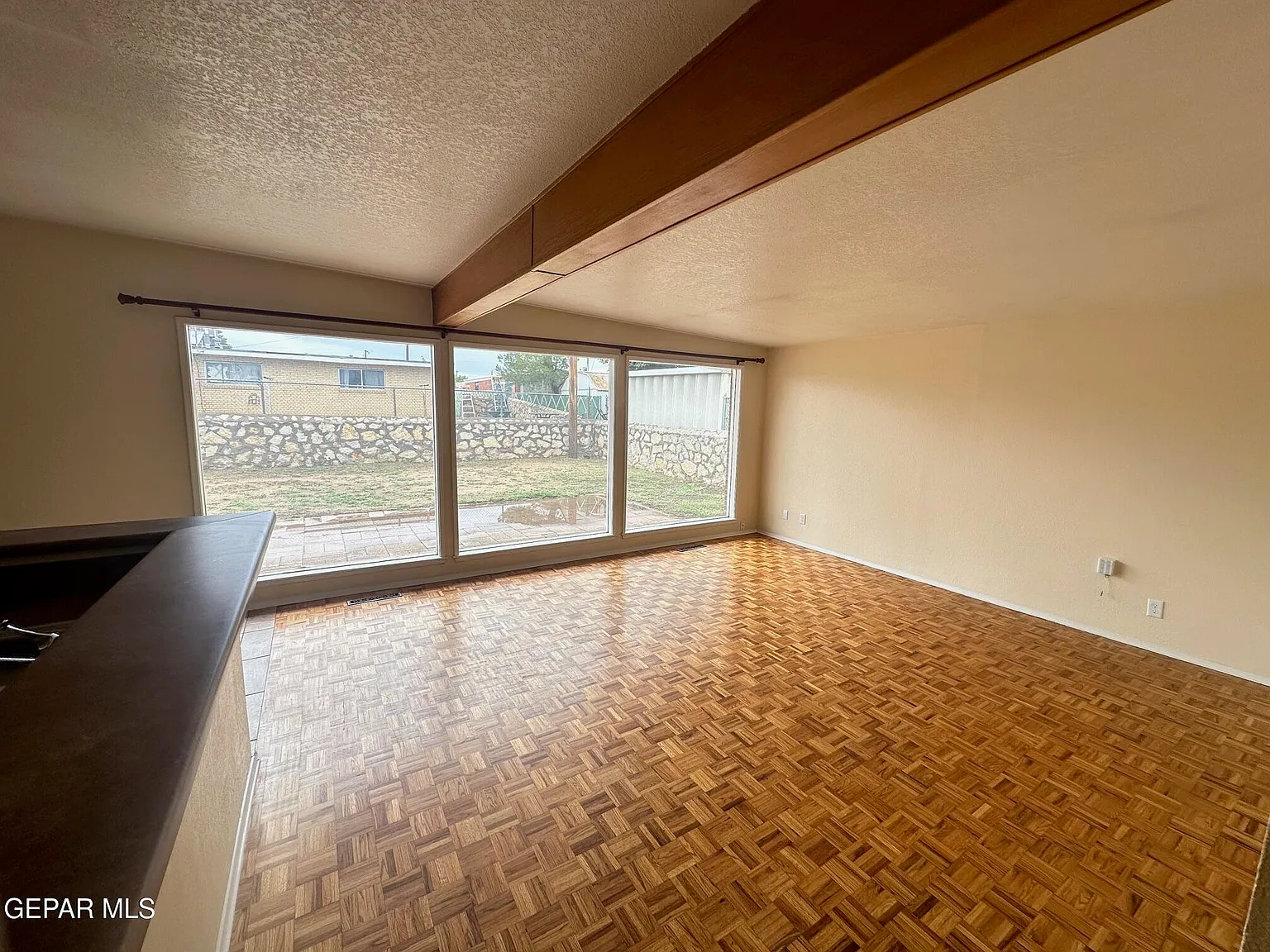 3 bed, 2.0 bath, 1441 sqft, $1,350 — Photo 3