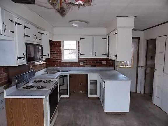 5th image of 150 Underwood Ave