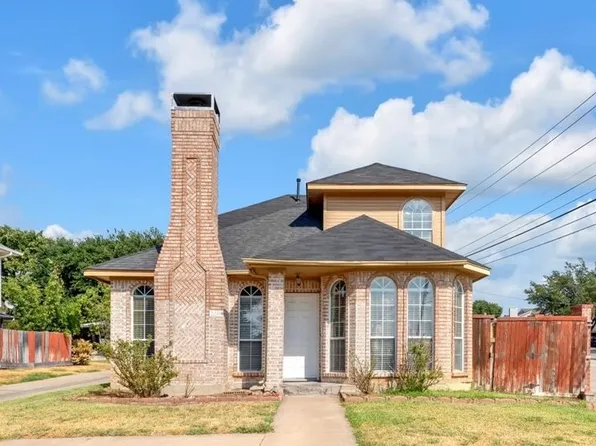 2200 Meadowstone Dr, Carrollton, TX 75006