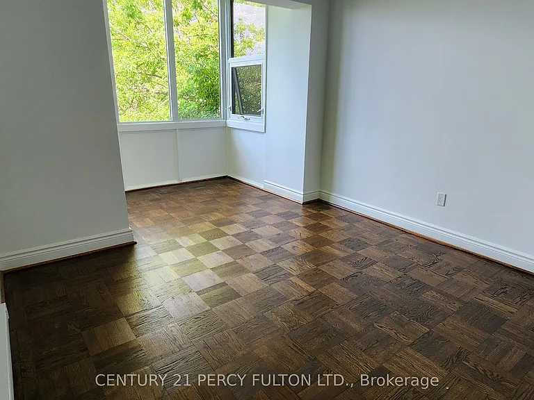 22 Woodlawn Ave E #405 — Photo 10