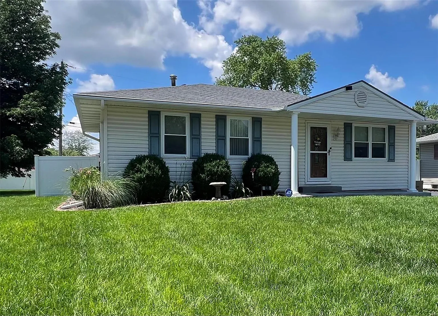 30 Iris Ave photo 1