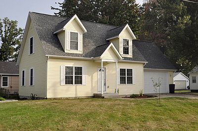 1st image of 1 E Hazelwood Ct