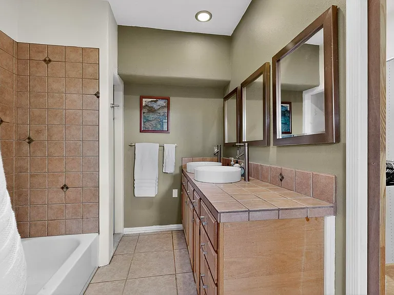 226 Sierra Pl NE — Photo 33