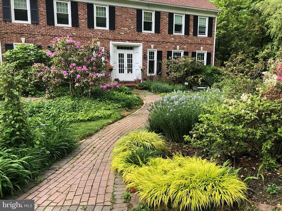 1st image of 9 Fox Chase Rd