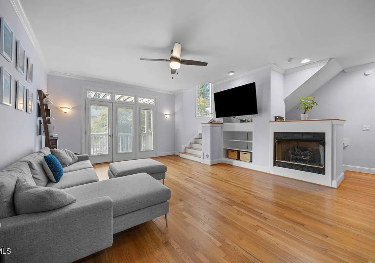 Stylish Townhome with Dual Suites, Garage & Prime Raleigh Location near Crabtree Mall — Photo 4