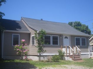 29 Newtown Rd, Hampton Bays, NY 11946