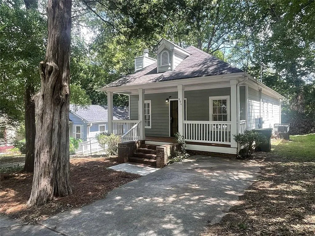 3 bed, 2.0 bath, $1,900 — Photo 1