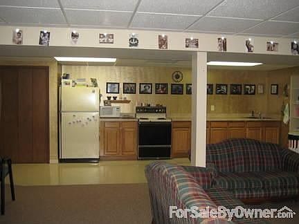 Basement : Full Kitchen