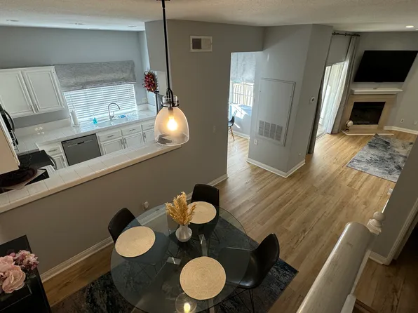 688 Indian Oak Ln Unit 102, Oak Park, CA 91377