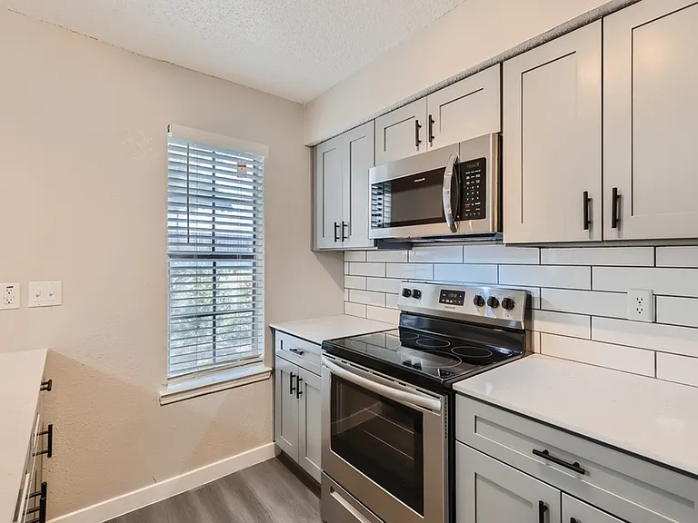 Rise Oak Creek — Photo 18
