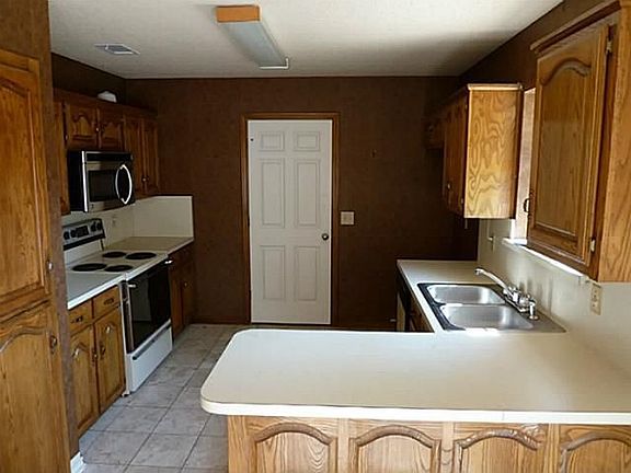 5th image of 1030 Kay Dr