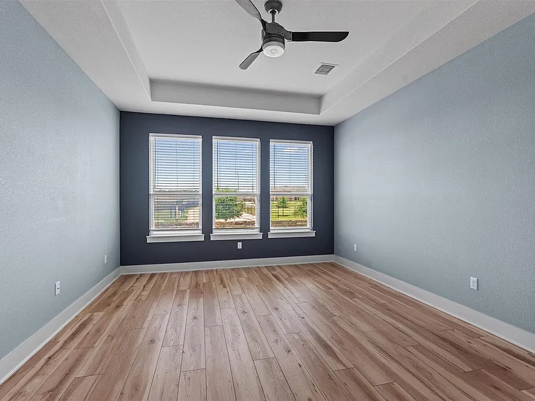 920 Hornsby Holw — Photo 13