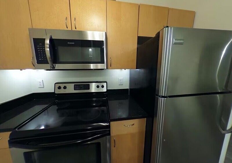 1st image of 1011 W Marshall St #121