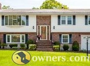 2 Russell Cir, Burlington, MA 01803