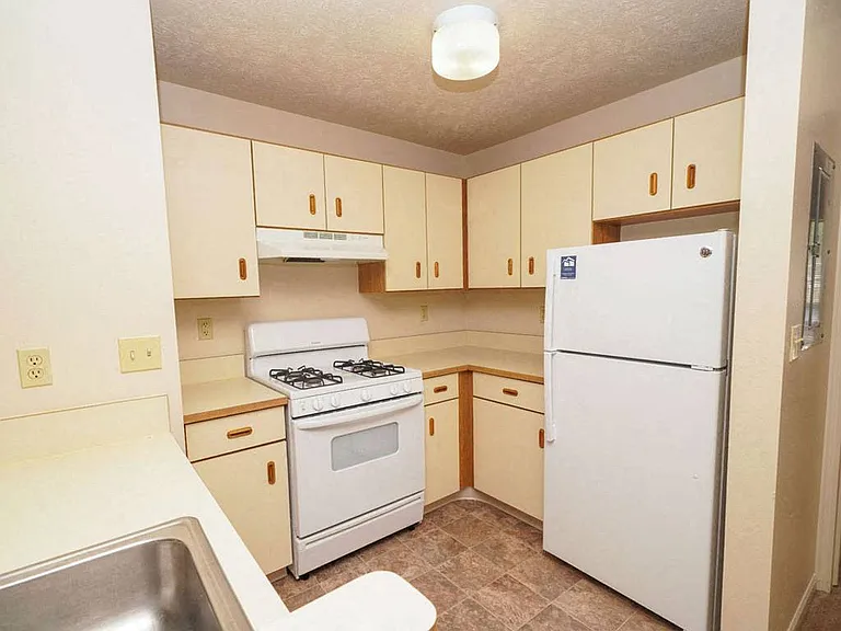 Glenn Valley Apartments — Photo 63