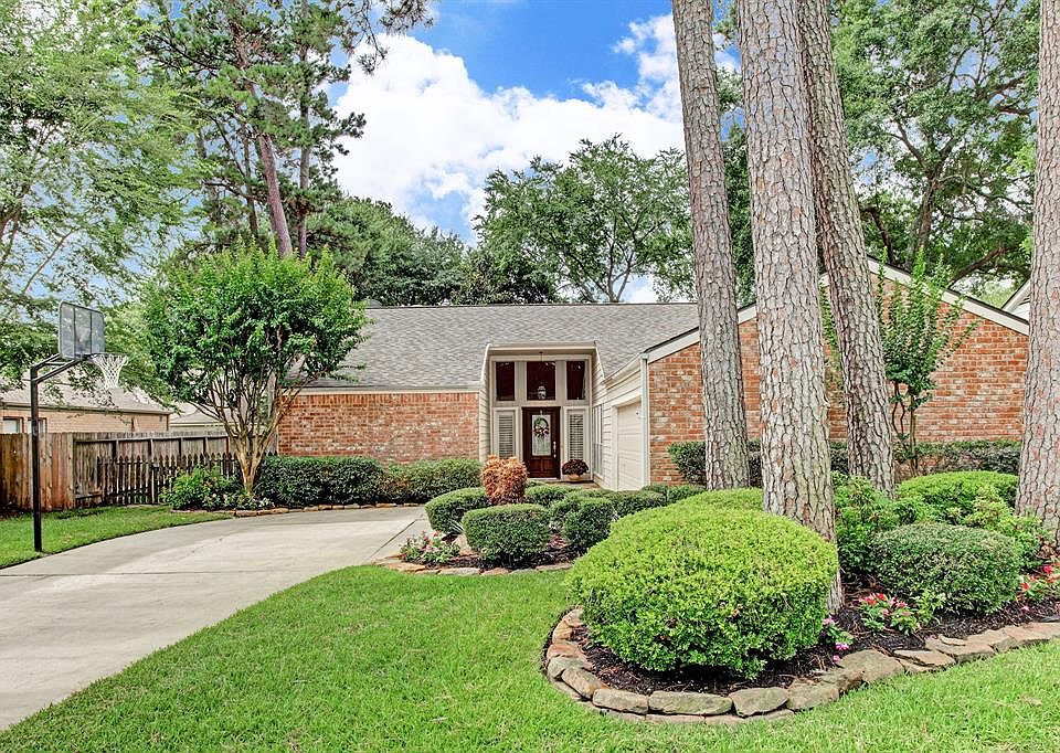 1st image of 14806 Forest Lodge Dr