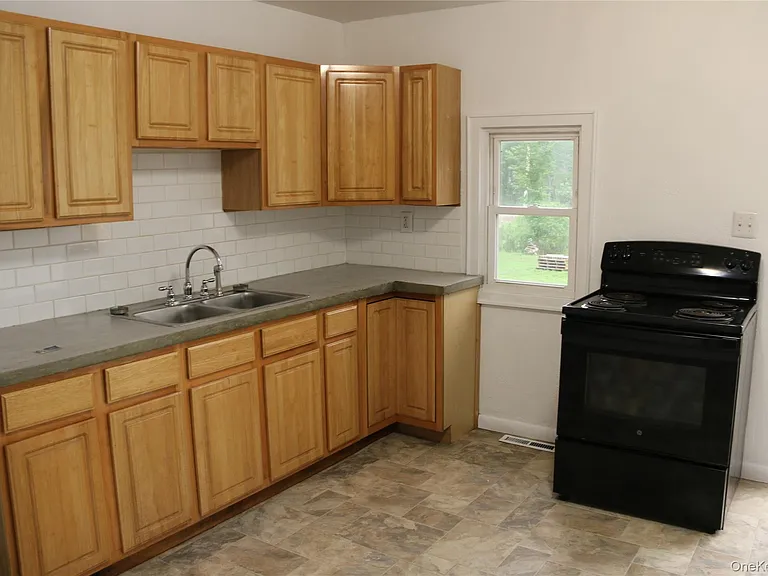 657 Eatontown Rd — Photo 2