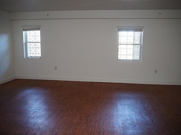 3rd image of 1111 N Thompson St