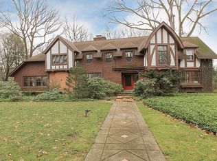 2888 Fairfax Rd, Cleveland Heights, OH 44118