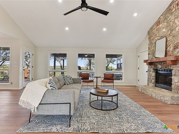 4th image of 101 Mesa Dr