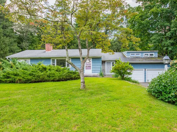 15 Ridgewood Road, Woodbury, CT 06798