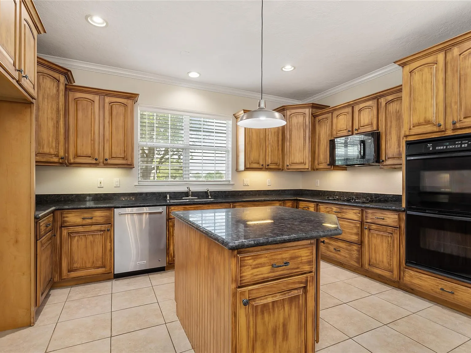 5 bed, 4.5 bath, 3130 sqft, $4,500 — Photo 4