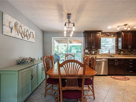4th image of 136 Keithwood Dr