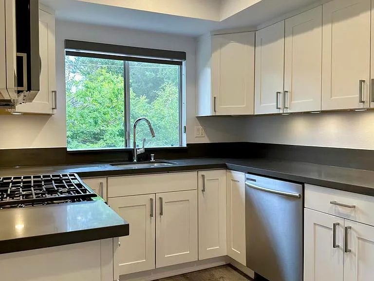 1454 E Orange Grove Blvd #5 — Photo 3