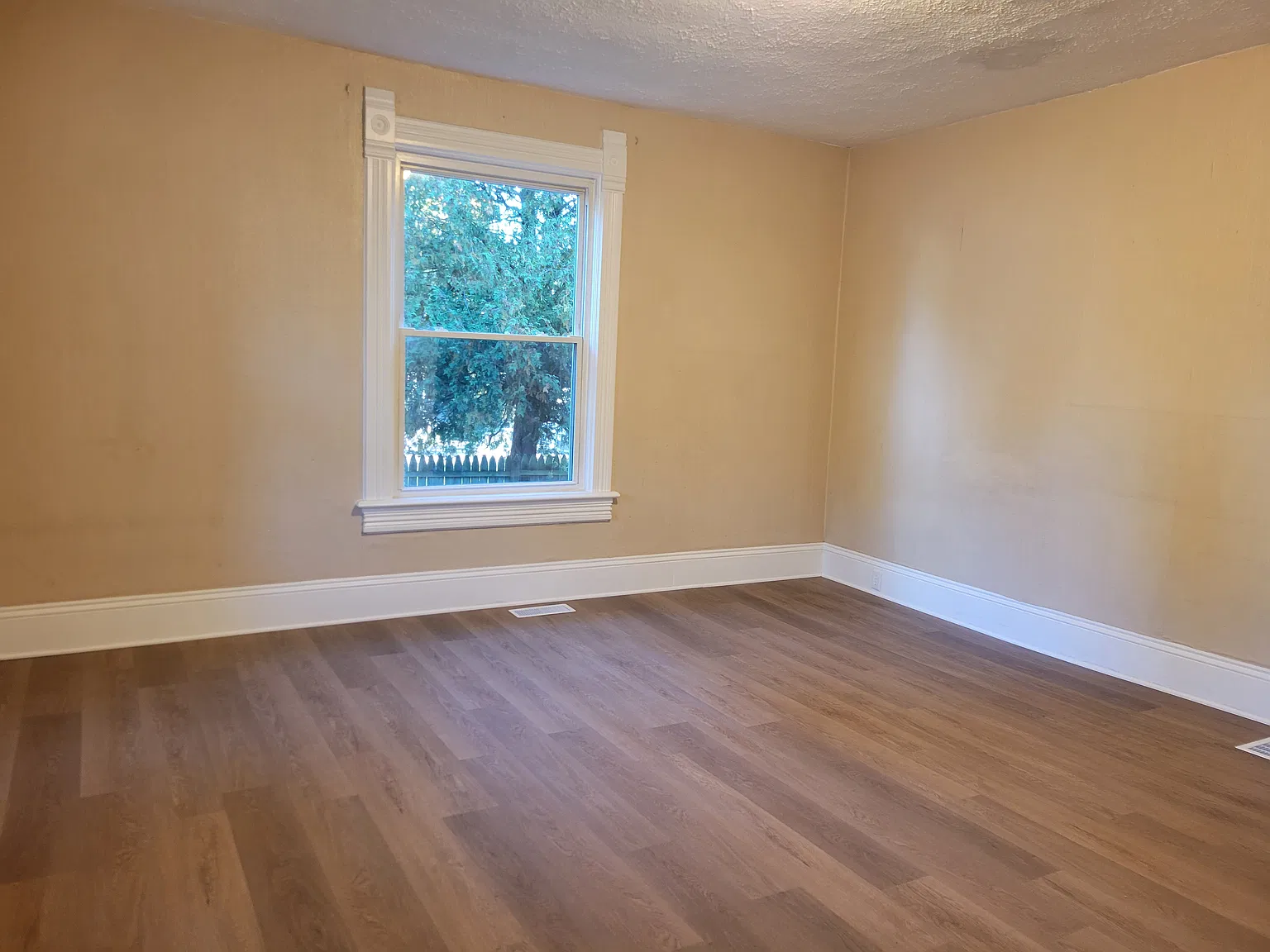 3 bed, 1584 sqft, $1,200 — Photo 3