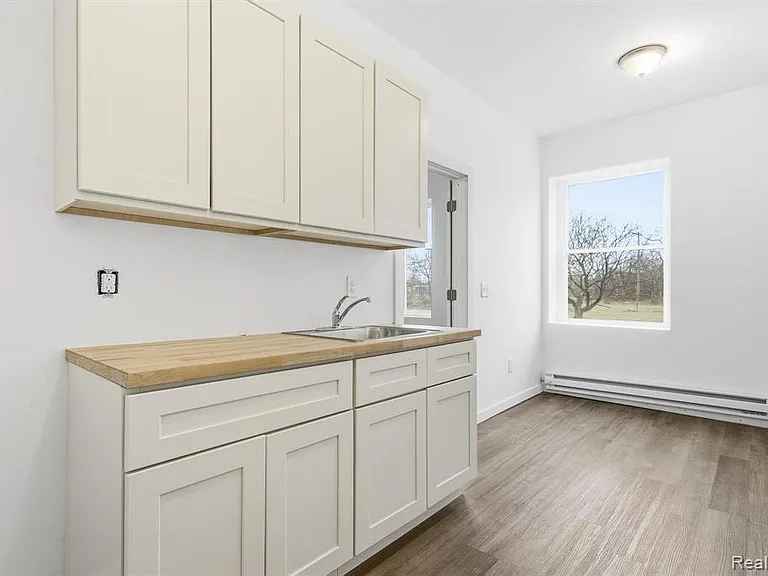 3295 Rochester St #1 — Photo 7
