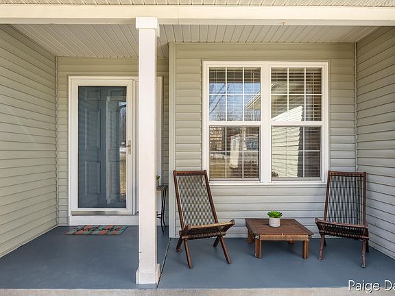3rd image of 3025 Valley View Dr NE
