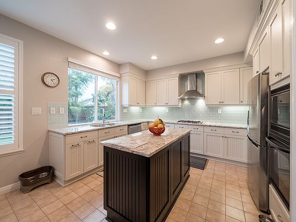 4th image of 6655 Hollycrest Ct