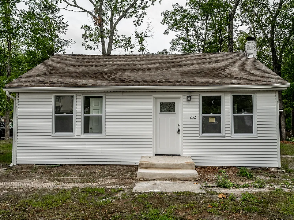 252 Dogwood St