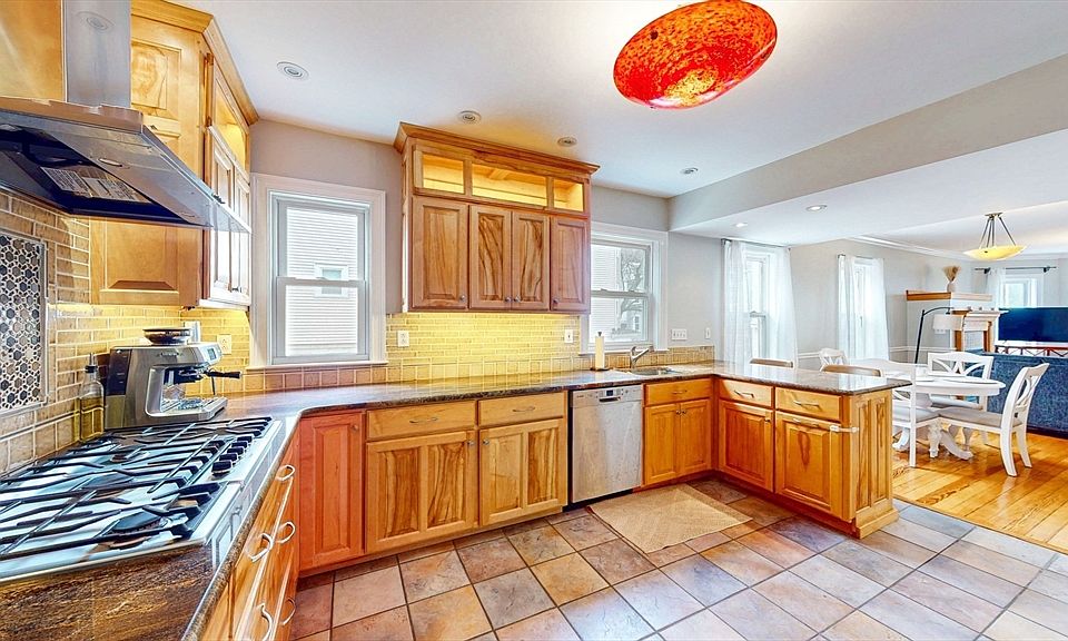 1st image of 435 E 7th St #2