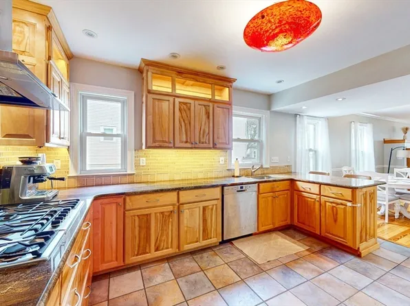 435 E 7th St #2, South Boston, MA 02127