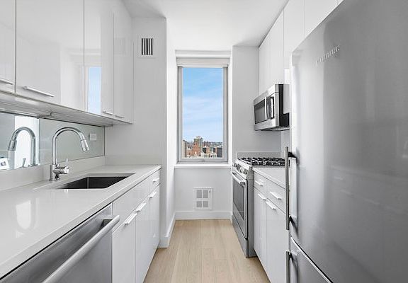 4th image of 401 E 84th St APT 26A