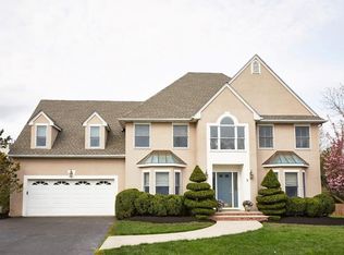 7 Maureen Ct, Edison, NJ 08820