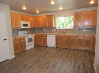 1203 E Avenue G, Lampasas, TX 76550