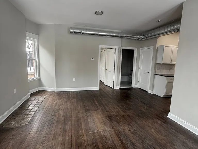 445 E Grand Blvd — Photo 18